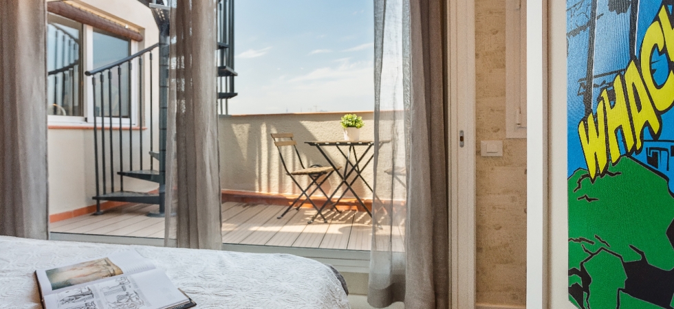 6280) Urban District Apartments Barcelona / Bedroom with views to the balcony