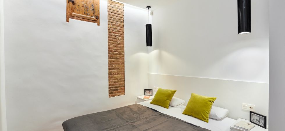 9418) UD - Sant Antoni Apartment with Balcony - MID TERM RENTALS, Barcelona