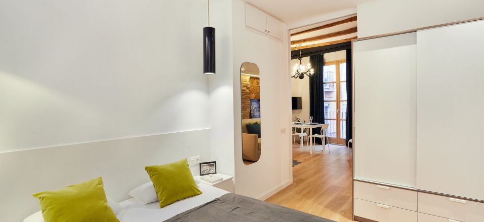 9420) UD - Sant Antoni Apartment with Balcony - MID TERM RENTALS, Barcelona