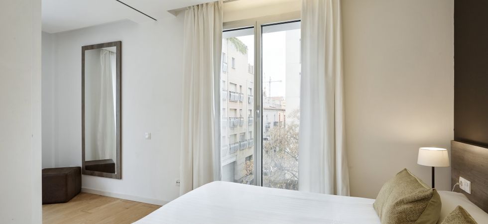 14742) UD Rambla Suites & Pool  25 (1BR), Barcelona