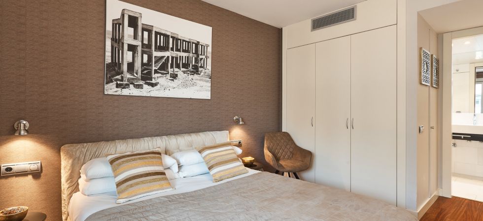 15483) UD Apartments - Luxury Beach Apartment with Terrace (3BR), Barcelona - Suite bedroom with bathroom