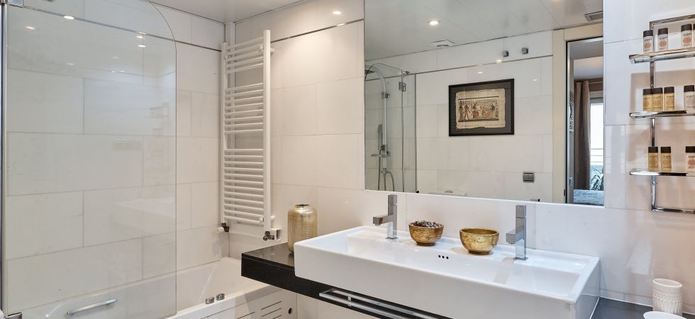 15484) UD Apartments - Luxury Beach Apartment with Terrace (3BR), Barcelona - Bathroom 1 